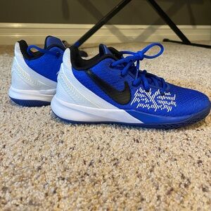 Nike Boys Kyrie Flytrap Blue